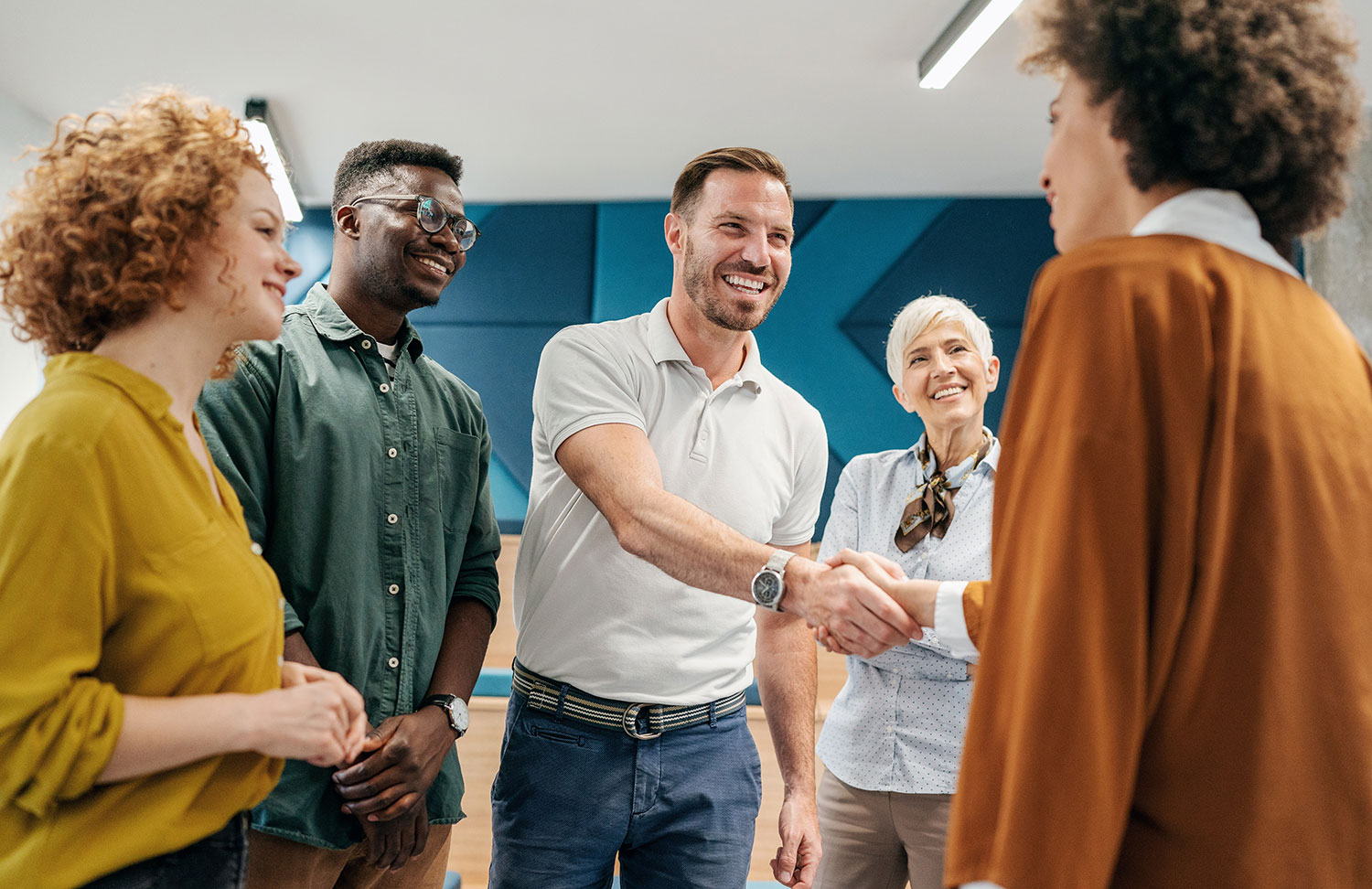 people-meeting-and-smiling